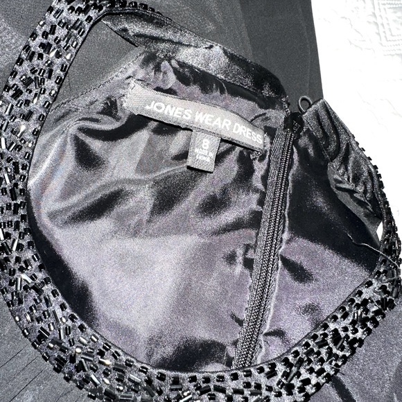 Jones Wear Black Elegant Halter Neck A Line Gown with Intricate Beading Size 8 - Picture 6 of 7